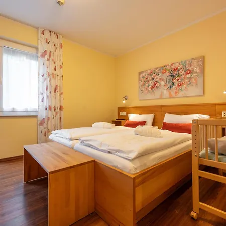 Familotel Mein Krug 3* Варменштайнах